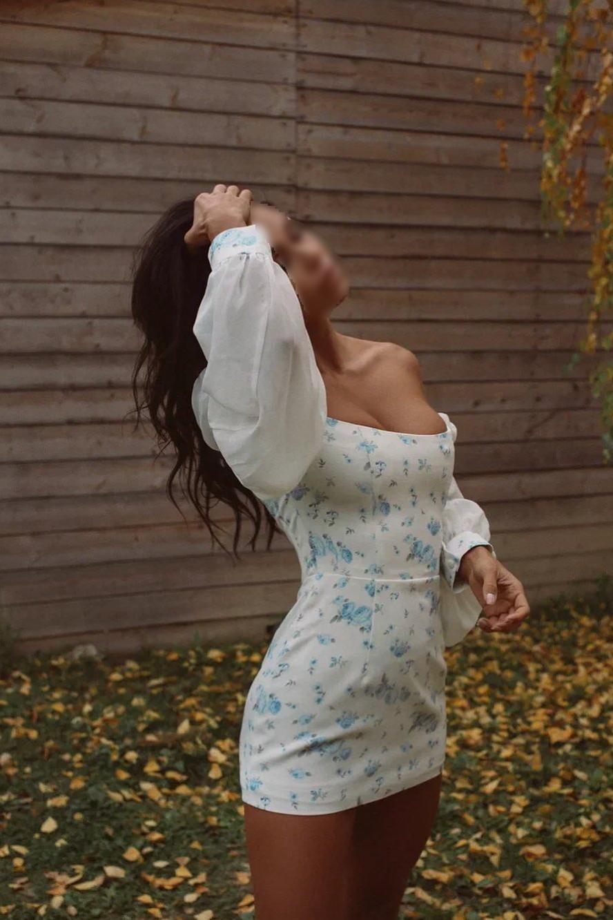 Проститутка Питера Мила с 1 размером груди предлагает интим услуги у метро Автово  +7(981)136-33-84 