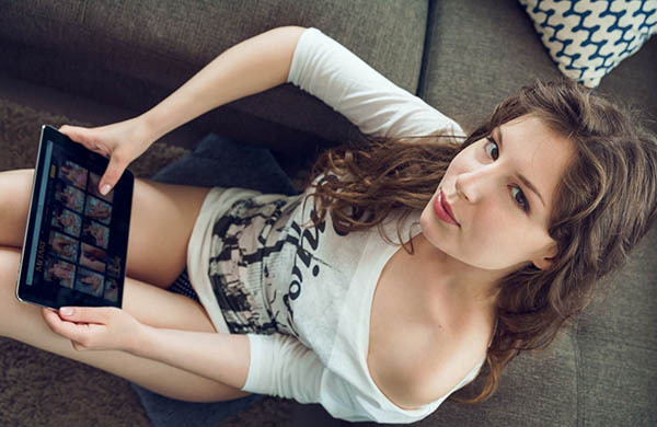 Проститутка Питера Мира с 1 размером груди предлагает интим услуги у метро Электросила  +7(981)136-33-84 