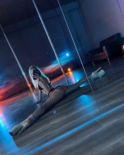 Проститутка Питера Арина с 2 размером груди предлагает интим услуги у метро Купчино  +7 (921) 020-26-19 