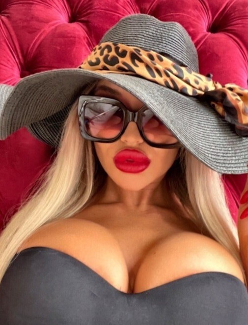 Проститутка Питера Мила с 3 размером груди предлагает интим услуги у метро Парк Победы  +7(981)214-21-80 - фото 2